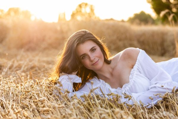 Quelles poses naturelles fonctionnent le mieux en photographie de portrait?