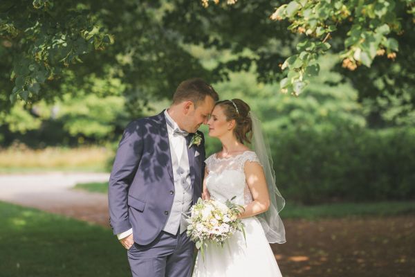 Quelles techniques utiliser pour des portraits de mariage authentiques?